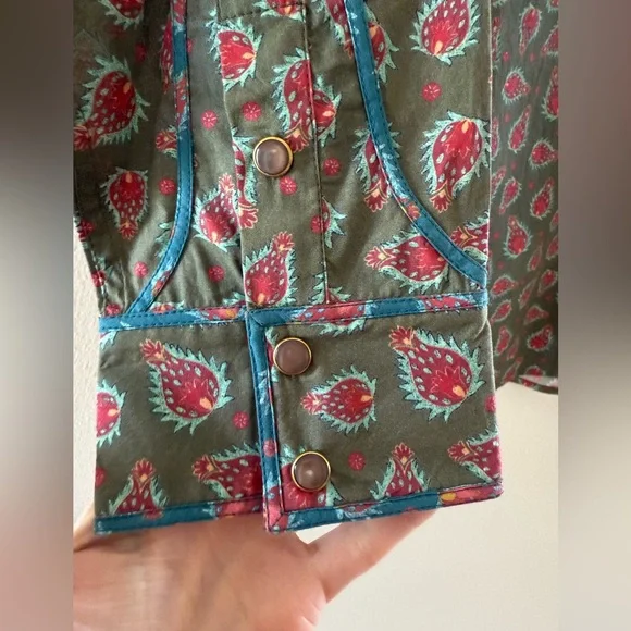 Chic Lightweight Floral Button Down Fique Natalie Shirt - Pom Dot Olive - Picture 5 of 9